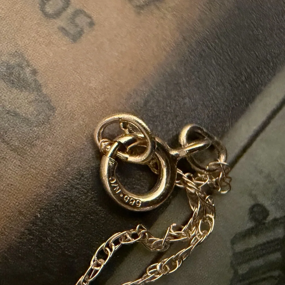 14kt solid gold twisted Singapore rope chain necklace with pear cut pendant - Picture 4 of 8